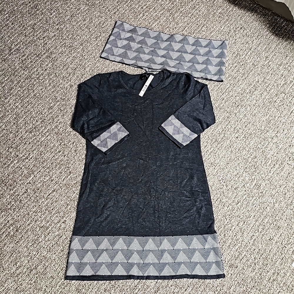 Light knit dress with scarf